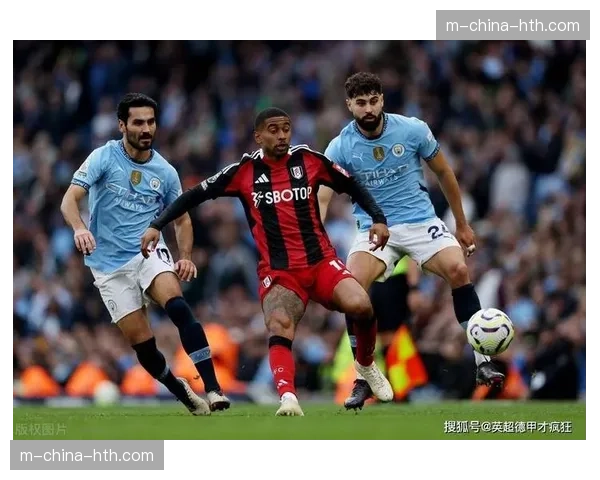 战术观察:越来越多英超球队采用“逆足边锋”战术,旨在内切而非传中 战术观察:越来越多英超球队采用“逆足边锋”战术,旨在内切而非传中